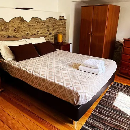 Casas Dos Holiday home Carregais
